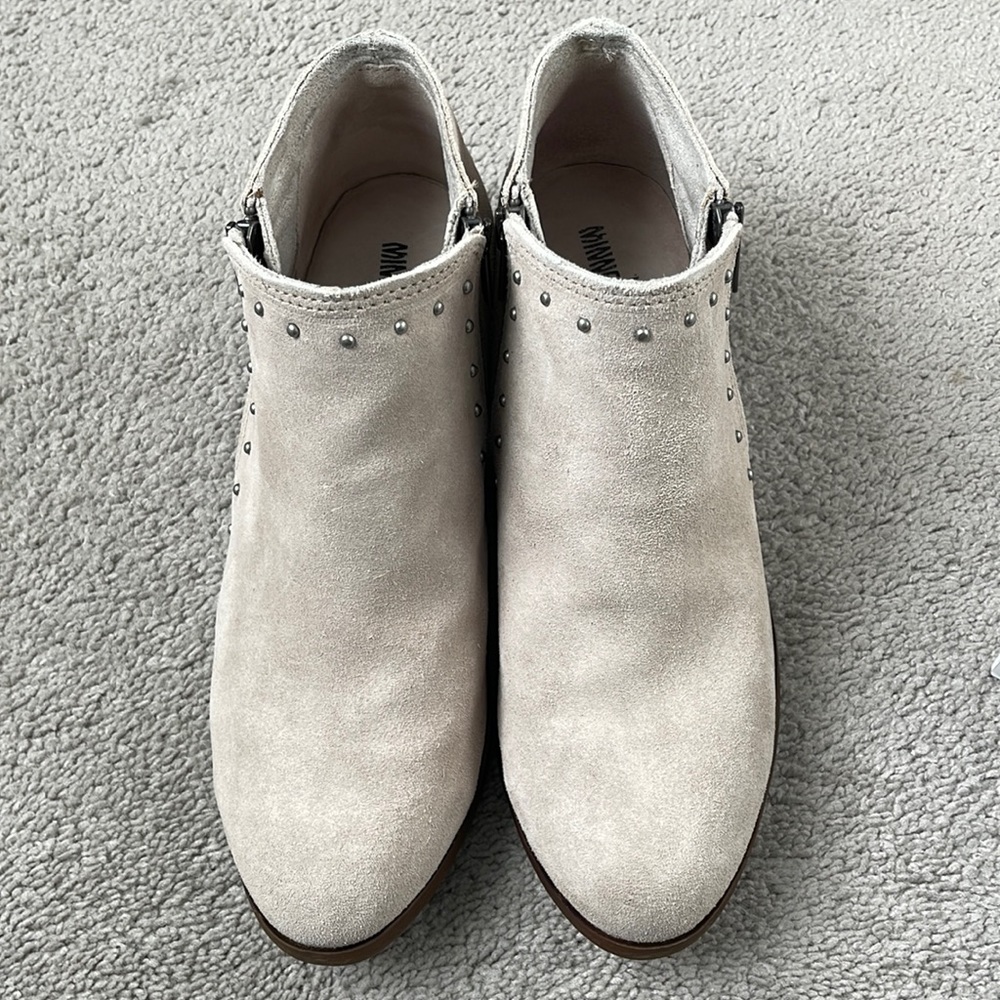 Minnetonka Women’s Brie Ankle Boot Stone Size 10